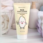 فوم روشن کننده برنج بونیهیل مدل با وجود Niacinamide و عصاره‌های گیاهی، پوست شفاف‌تر، روشن‌تر و نرم‌تر به نظر می‌رسد
