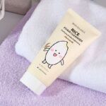 فوم روشن کننده برنج بونیهیل مدل با وجود Niacinamide و عصاره‌های گیاهی، پوست شفاف‌تر، روشن‌تر و نرم‌تر به نظر می‌رسد
