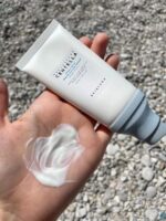ضد آفتاب سرمی هیالو سیکا اسکین 1004 مدل Skin 1004 madagascar centella hyalu cica water fit sun serum