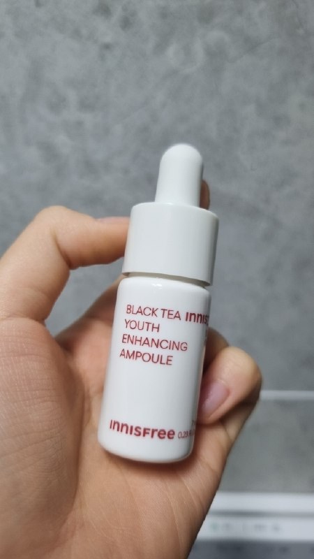 آمپول جوانساز چای سیاه اینیسفری مدل این محصول دارای سیستم مرطوبکنندگی سه لایهای با فرمولاسیونی به نام Night Defense Formula آمپول جوانساز چای سیاه اینیسفری مدل این محصول دارای سیستم مرطوبکنندگی سه لایهای با فرمولاسیونی به نام Night Defense Formula