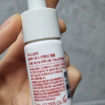 آمپول جوانساز چای سیاه اینیسفری مدل این محصول دارای سیستم مرطوب‌کنندگی سه لایه‌ای با فرمولاسیونی به نام Night Defense Formula