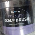 برس ماساژ سیلیکونی پوست سر دکتر هونگ | Dr. Hong Premier Scalp Brush — بسته‌بندی